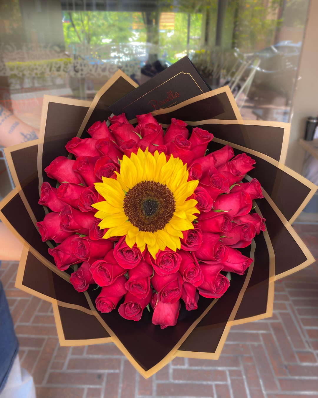 Bouquet of Roses with Sunflower 🌻