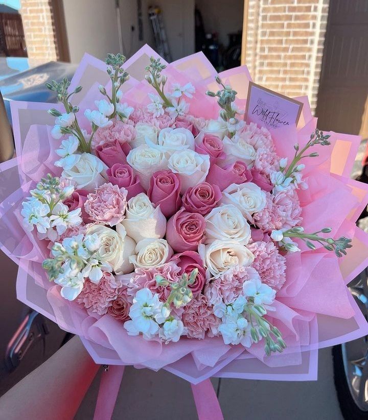 Bouquet of Roses, Carnations and Snapdragon