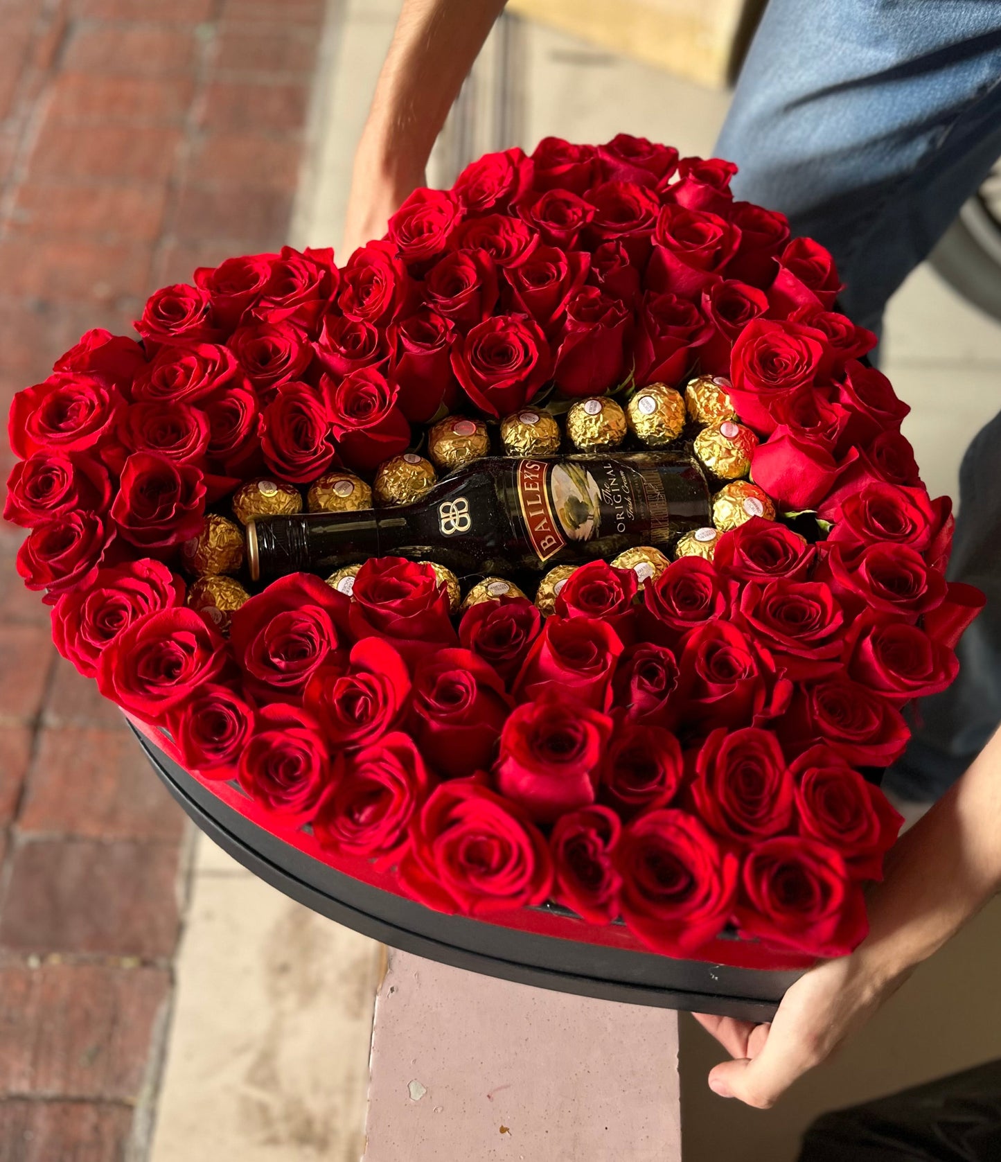 Box with 75 Roses, Ferrero Rocher and Liqueur