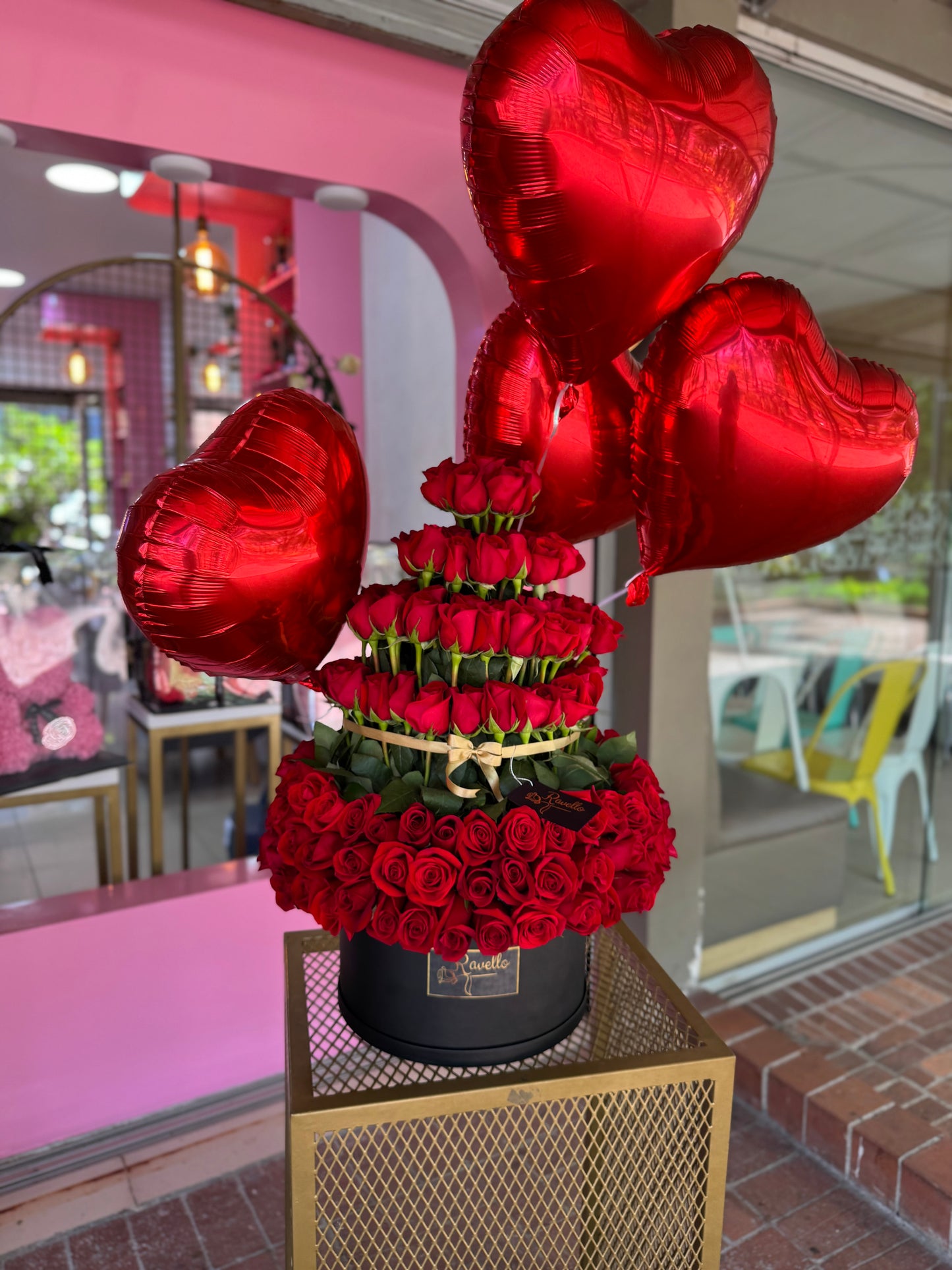 Pyramid of 200 Roses