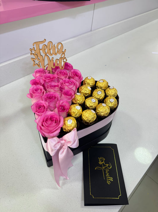 Caja Corazón ❤️ con 15 Rosas y 12 Ferrero Rocher