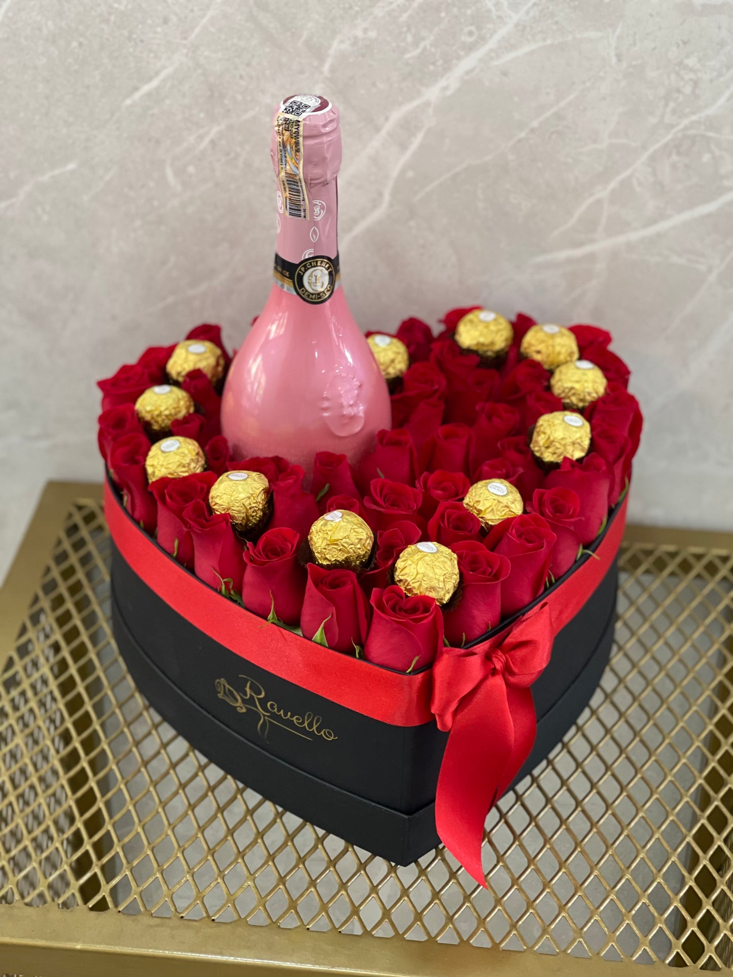 Caja con 50 Rosas y JP Grande