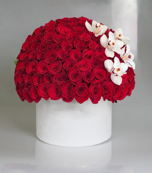 Pompon con Orquídeas y Rosas