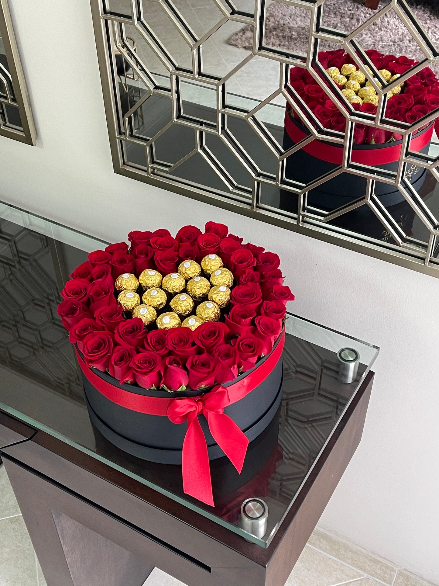 Caja Circular con 40 Rosas y 15 Ferrero Rocher