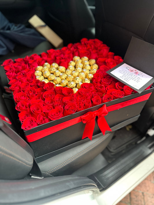 Caja Cuadrada 125 Rosas con Ferrero