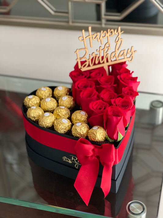 Caja Corazón ❤️ con 15 Rosas y 12 Ferrero Rocher