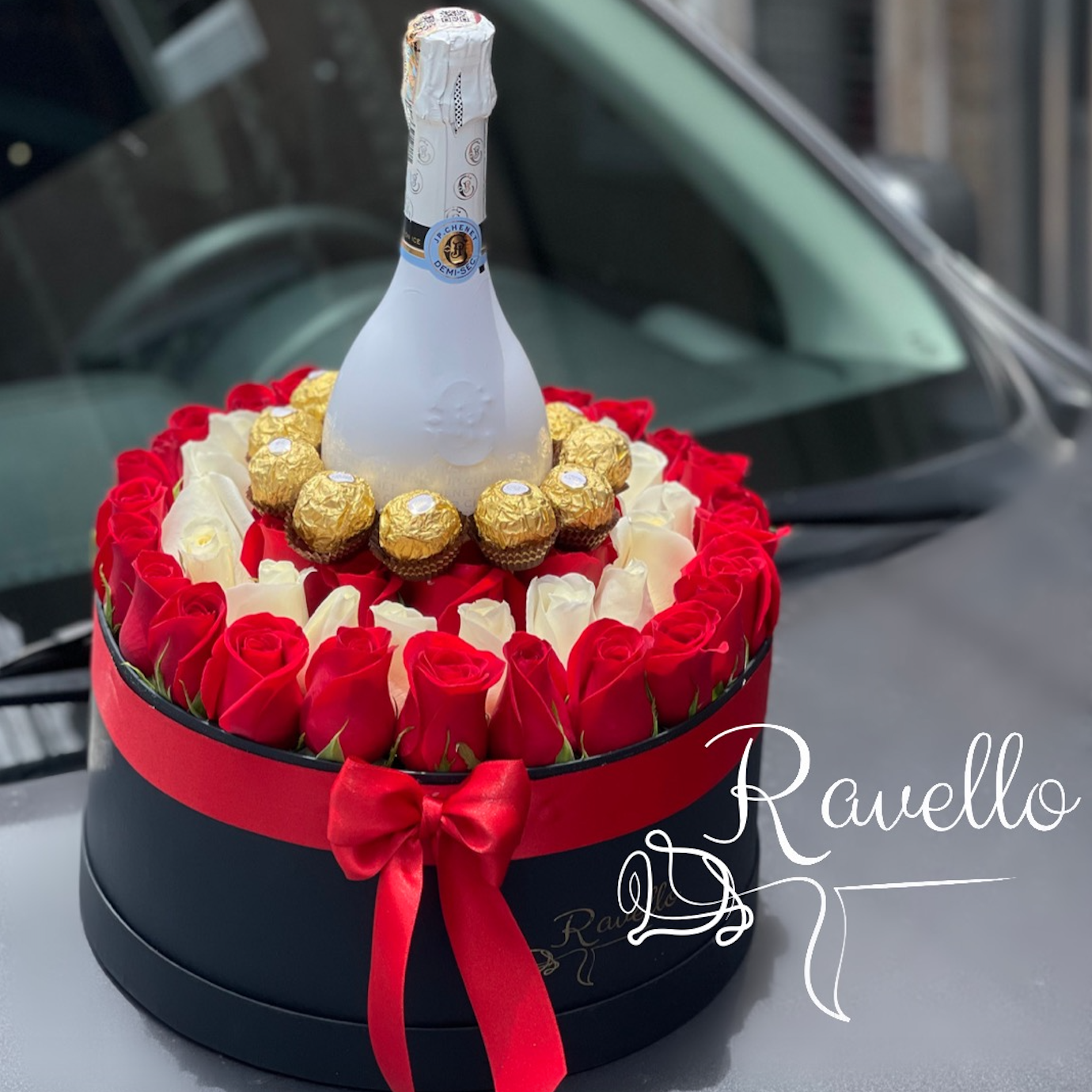 Caja con 50 Rosas y JP Grande