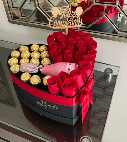 Caja Corazón Mediana con Ferreros y Licor