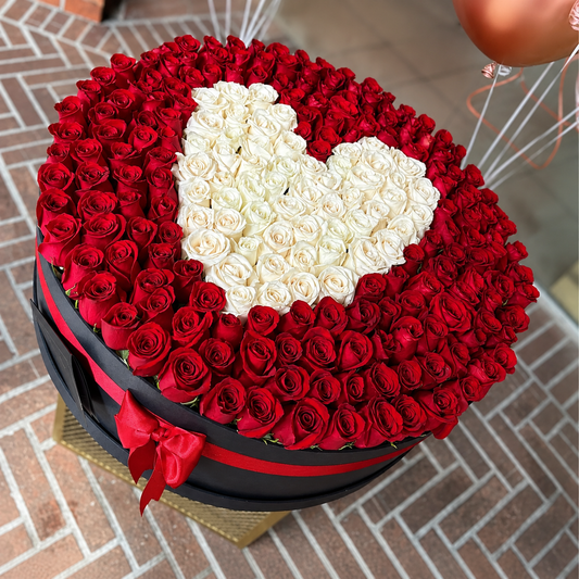 Caja Circular Gigante con Corazón en el Medio