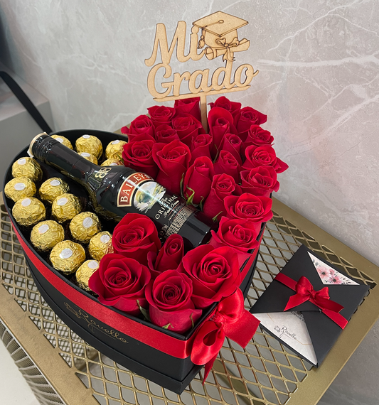 Caja Corazón Mediana con Ferreros y Licor